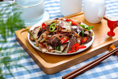 美味招牌菜小炒腊味拼盘