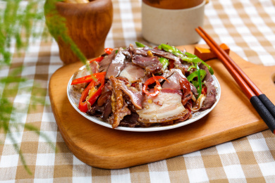 美味招牌菜小炒腊味拼盘