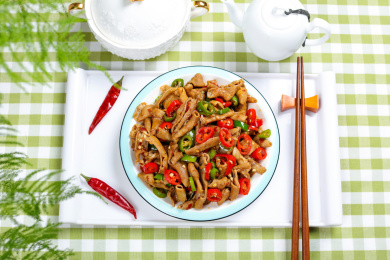 香辣特色菜青辣椒红辣椒炒鸭肠