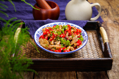 家常菜美食双椒炒鸡肠