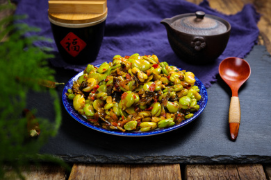 营养美食农家菜酸菜炒蚕豆米