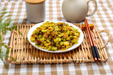 营养美食农家菜酸菜炒蚕豆米
