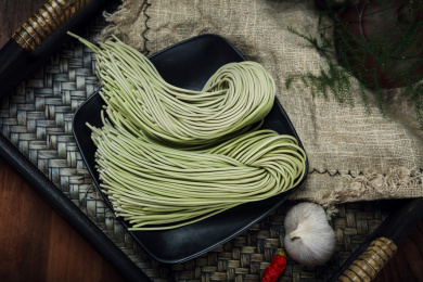健康传统面条圆形菠菜面条