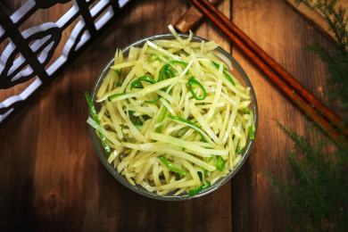 农家菜肴青椒土豆丝