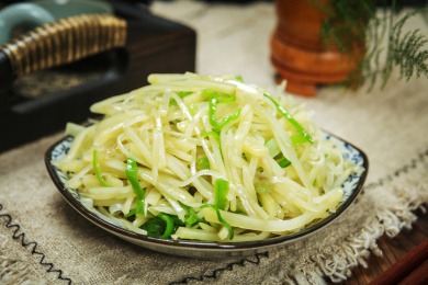 一盘农家菜肴美食家常土豆丝