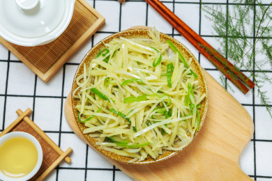 一盘尖椒土豆丝