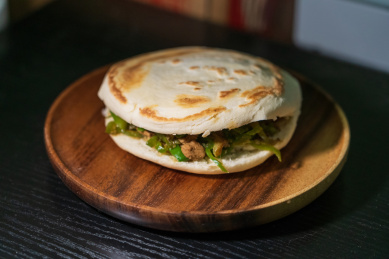 孜然鸡肉夹馍