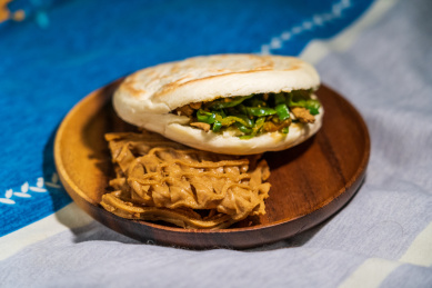 孜然鸡肉夹馍