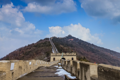 中国江苏省南京市冬季雪景珍珠泉山谷长城建筑