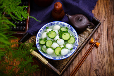 中餐家常菜肴鹌鹑蛋黄瓜汤