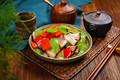 外卖快餐菜肴青笋片炒腊肉