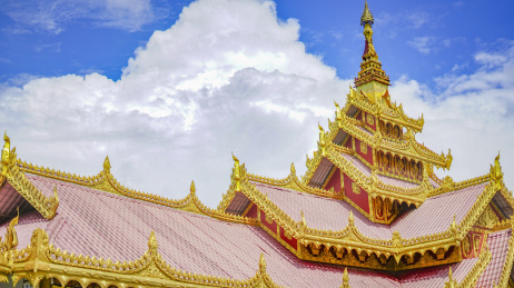 云南芒市勐焕大金塔的佛像