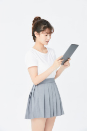 使用Pad的女生形象