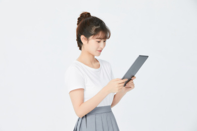 使用Pad的女生形象