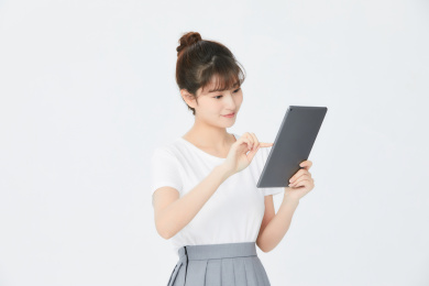 使用Pad的女生形象