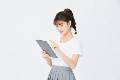 使用Pad的女生形象