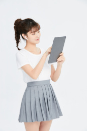 使用Pad的女生形象