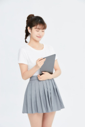 使用Pad的女生形象