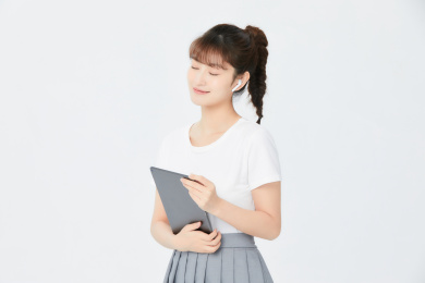 使用Pad的女生形象