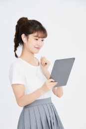 使用Pad的女生形象