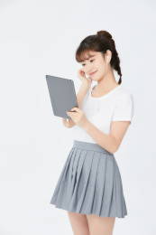 使用Pad的女生形象