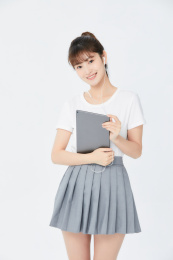 使用Pad的女生形象