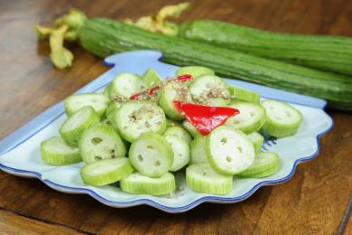 野葱花炝丝瓜