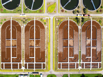 城市污水处理池航拍