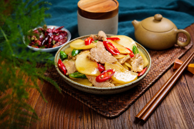 小炒肉片水萝卜