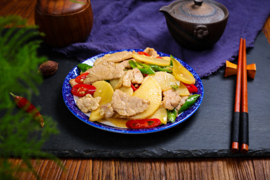 小炒肉片水萝卜