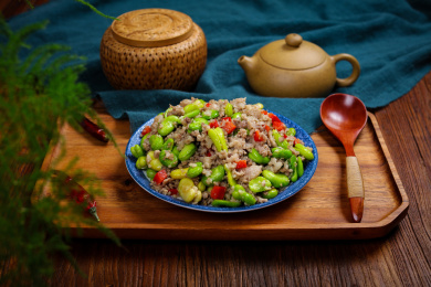 蚕豆炒肉沫