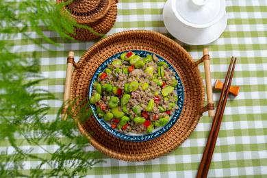 蚕豆炒肉沫