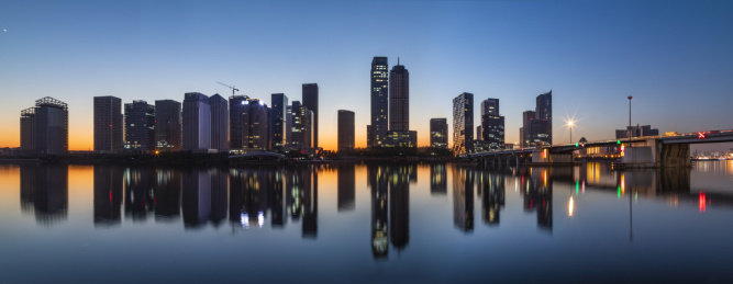 天津滨海新区于家堡商业区夜景倒影风光