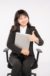 商务女性竖大拇指