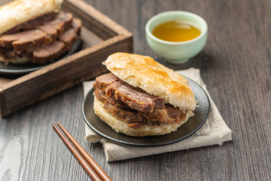 烧饼夹牛肉特写