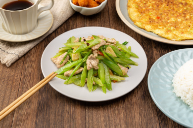 传统菜肴：芹菜炒肉片