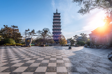 秋天中国扬州大明寺的栖灵塔古建筑
