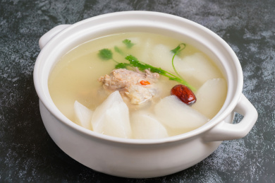 萝卜炖棒骨