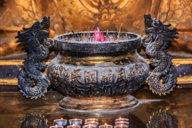 云南省昆明市金殿双龙兽香炉祭祀装饰物品