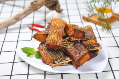 家常美食菜肴油煎罗非鱼