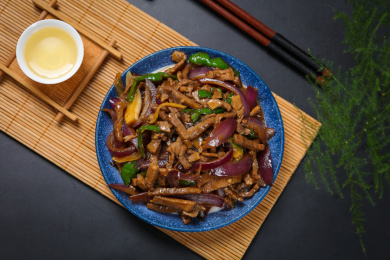 中国美食菜肴葱爆肉丝