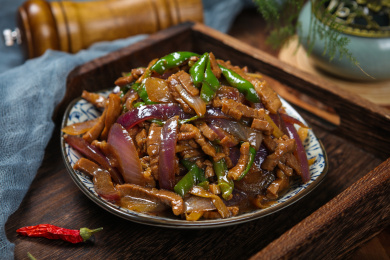 冬天预防感冒食疗美食洋葱炒肉