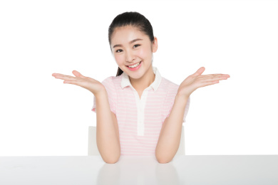 影棚拍摄，活泼美丽的年轻女性姿态