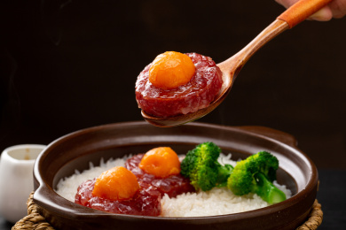 咸蛋黄腊肉饼特写