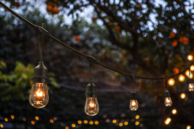 节日户外庭院串灯