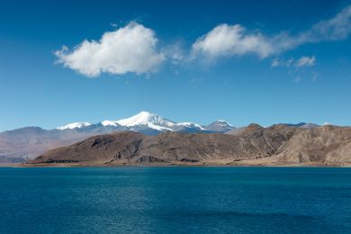 中国西藏羊卓雍措湖卫星湖珍错的的风景