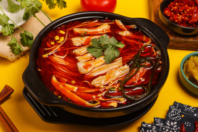 红汤虾饺砂锅米线