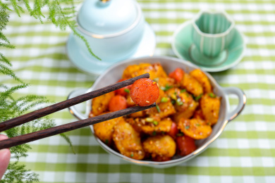 油炸土豆拌香肠