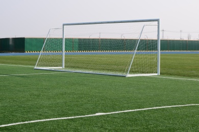 大学校园的足球场