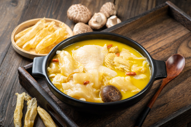 花胶鸡鱼肚炖鸡汤